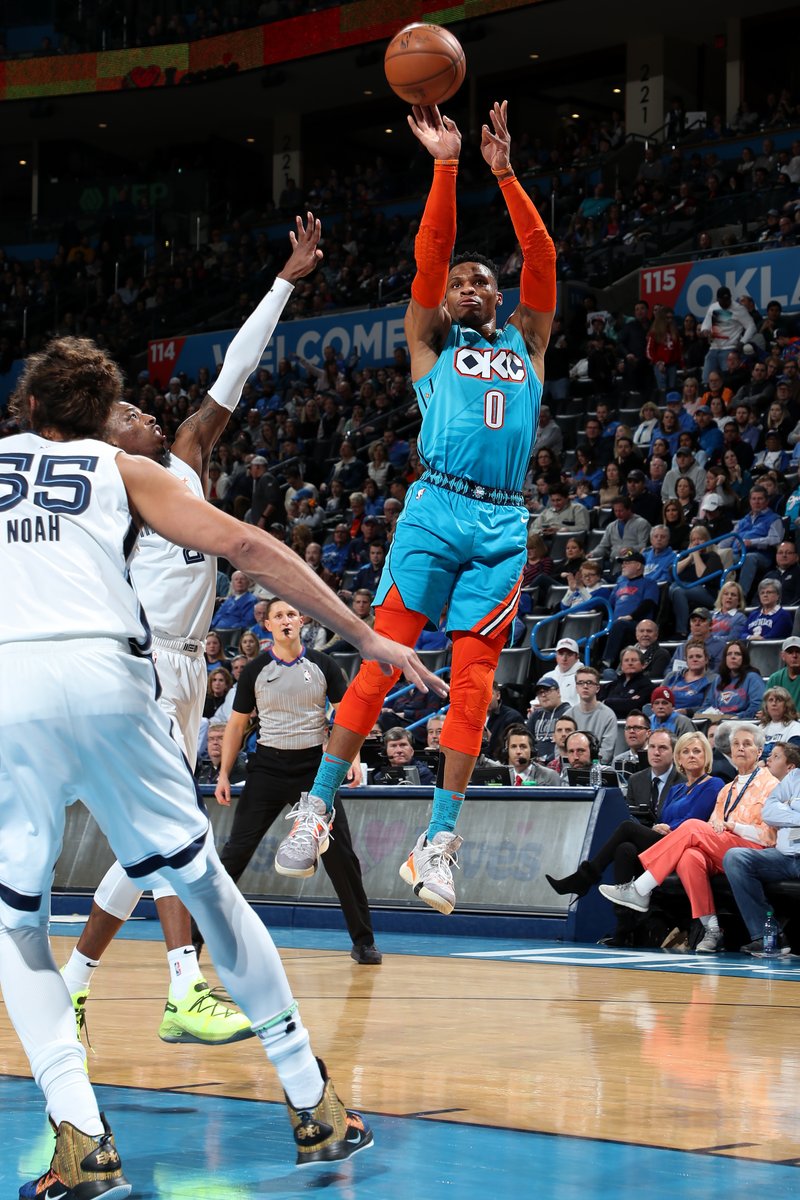 篮球赛场上 篮球赛场上